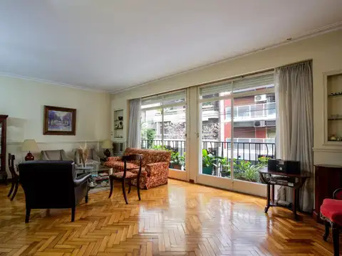 Venta Departamento 5 ambientes en Recoleta con Cochera