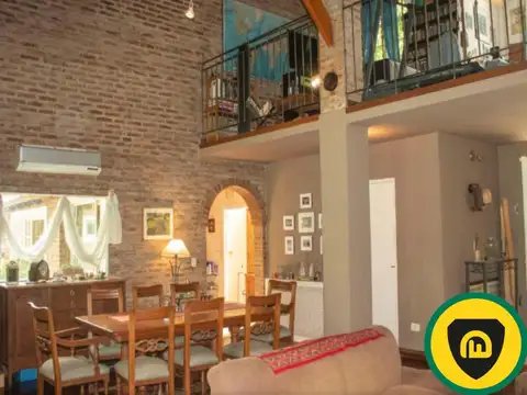 Casa en Venta con 3 cocheras