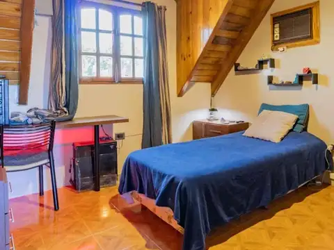 EL PALOMAR - IMPECABLE CHALET. + PILETA - A PASOS DE LA AUTOPISTA OESTE- ZONIF. "RMA"  