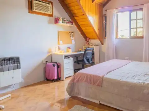 EL PALOMAR - IMPECABLE CHALET. + PILETA - A PASOS DE LA AUTOPISTA OESTE- ZONIF. "RMA"  