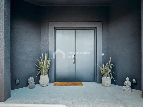 Casa 4 ambientes con 5 baños