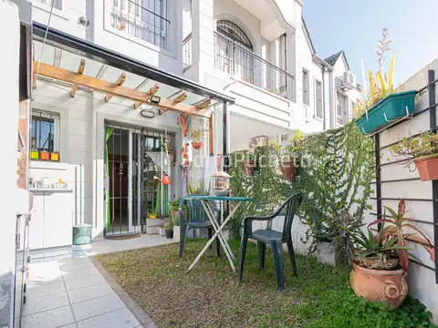 Venta duplex 4 ambientes con patio y cochera en Villa Sarmiento.