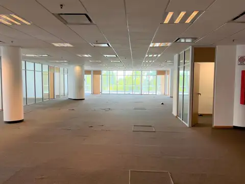 Oficina en Alquiler con 17 cocheras