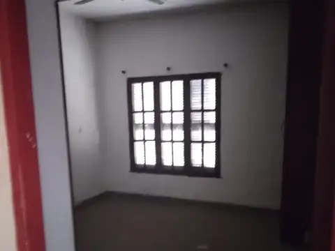 CASA CON LOCAL A RECICLAR