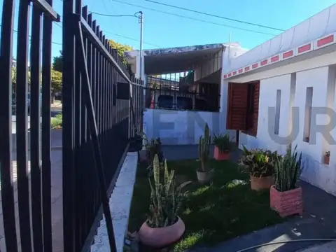 Venta de Casa  A REFACCIONAR 5 AMBIENTES 2 DORM. ZONA LAS FLORES, Córdoba