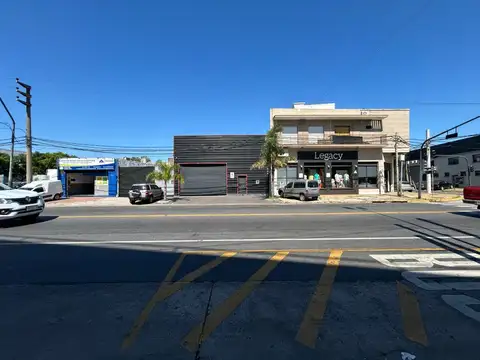 Local en Venta en Munro-Este, USD 1.800.000