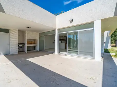 Casa 4 ambientes con 1 baño