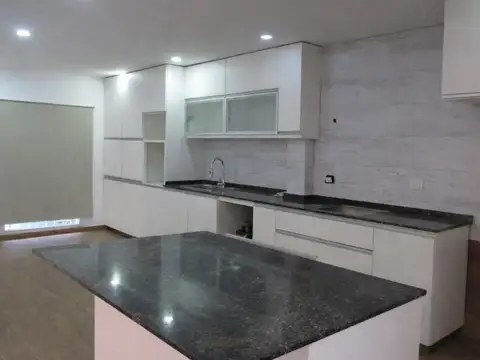 Casa 5 ambientes con 3 baños