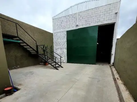 ALQUILO GALPON, DEPOSITO Y OFICINA BARRIO SAN VICENTE.