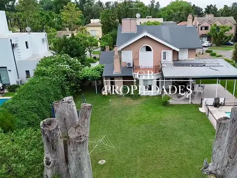 Casa 4 ambientes con 3 baños