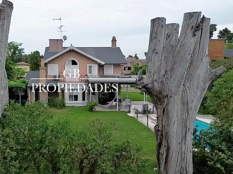 Casa en Venta con 4 cocheras