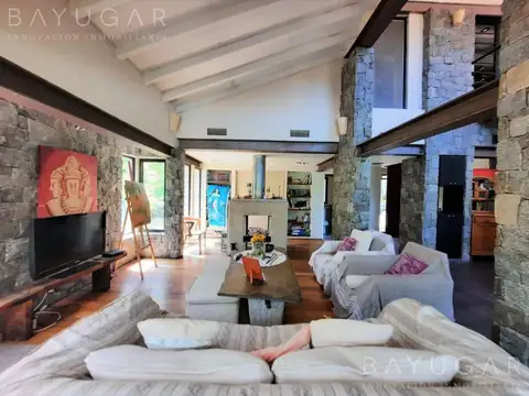 Casa 6 ambientes con 5 baños