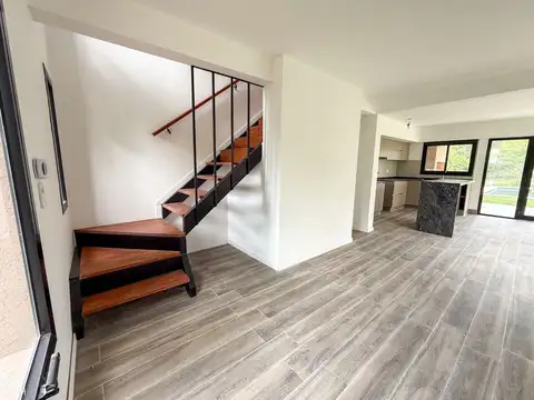 CASA EN VENTA 2 DRMITORIOS, ROLDAN