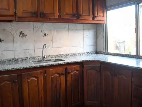 VENDE - 4 DORMITORIOS - LOS NOGALES - ALVAREZ