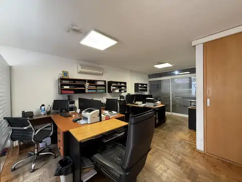 Oficina en venta con vidriera a la calle zona tribunales impecable