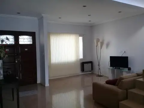 Casa en Venta en Barrio Parque Leloir, USD 290.000