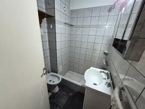 Cómodo departamento tres ambientes en planta baja, en el barrio "El Cóndor".