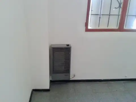 Cómodo departamento tres ambientes en planta baja, en el barrio "El Cóndor".