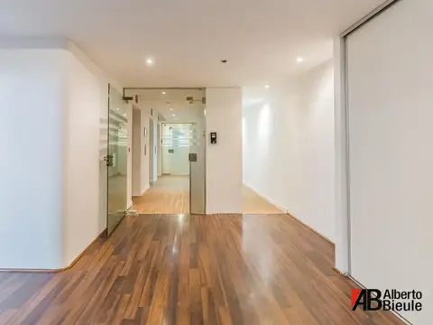 Oficina en Venta con 2 cocheras