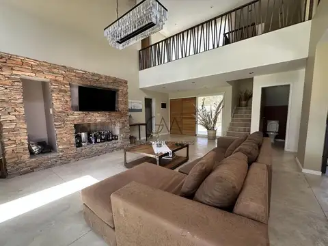 Casa 4 ambientes con 3 baños