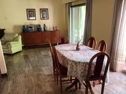 Casa en Alquiler Temporal con 2 cocheras