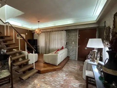 Venta Casa 6 ambientes con cochera Villa Dominico