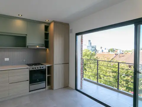 Departamento 2 ambientes al frente c/ balcón, parrilla y sin expensas, Primera Junta 3500