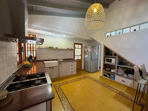 VENTA CASA 4 AMBIENTES- BARRIO BELLO HORIZONTE