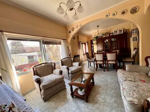 CASA 5 AMBIENTES EN VENTA EN LOMAS DE ZAMORA