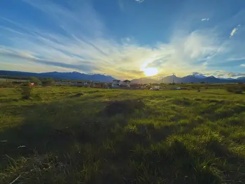 Antonio Miguens entre Frey y Las Mutisias