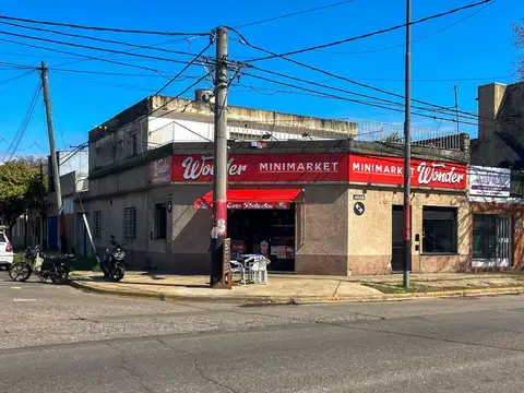 CASA CON LOCALES EN VENTA BARRIO LAS DELICIAS