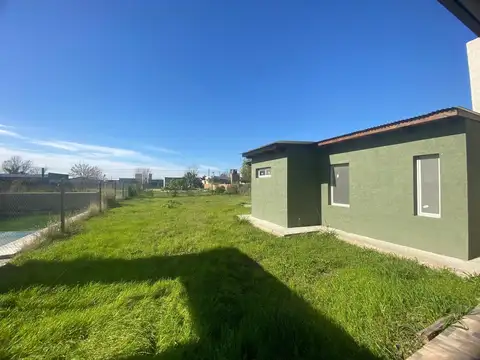 Casa 4 ambientes con 2 baños