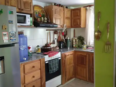 Vendo EXCELENTE casa con local Comercial, sobre calle San Martin La Banda, San Marcos sierras. 00169