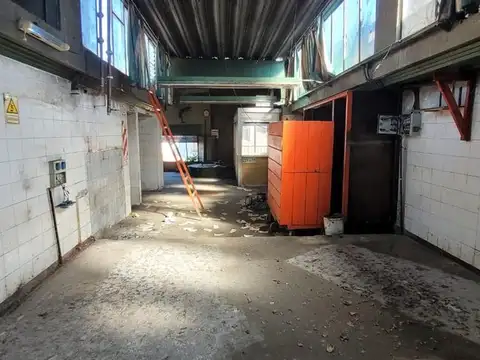 VENTA RAMOS MEJIA DEPOSITO CON DOS CASAS EN LOTE