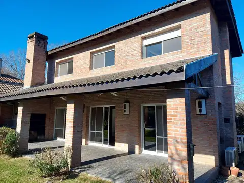 Casa en venta de 5 ambientes en Santa Silvina