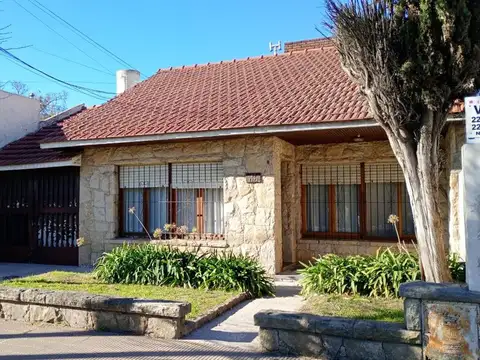 Venta casa de 4 ambientes con cochera en Necochea