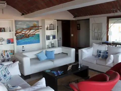 Casa en Venta Frente al Mar - Ref. 8148