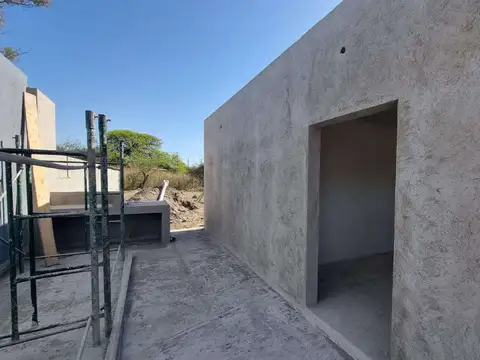 Casa 5 ambientes con 1 baño