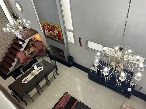 Casa en Venta con 3 cocheras