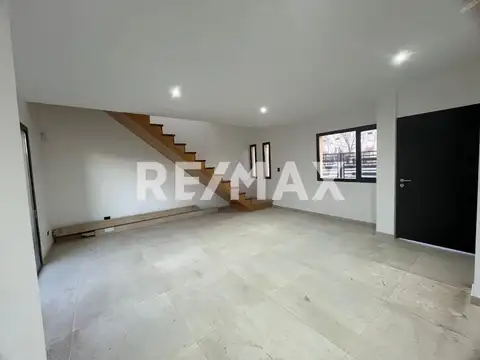 Depto Tipo Casa 5 ambientes con 2 baños