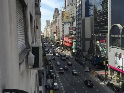 Avenida Corrientes e/ Maipú y Esmeralda