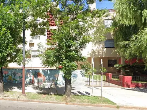 Muy buen 3 amb sobre la Avda, fte al FCGR y al centro comercial y a mts del Super Coto 