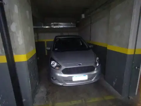 VENTA COCHERA CUBIERTA EN PALERMO