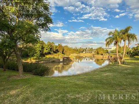 Lote en venta al RIO con financiación en el Yacht, Nordelta.