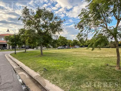 Lote en venta al RIO con financiación en el Yacht, Nordelta.