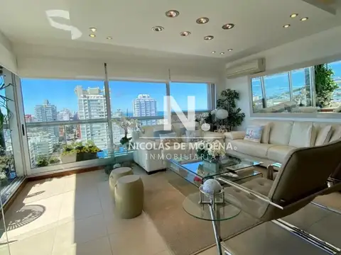 Vende departamento de 3 dormitorios, con excelentes amenities en edificio. Punta del Este.