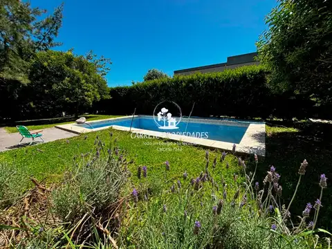 Casa en venta de 3 ambientes, pileta y lote Central. Manzanares Chico 100