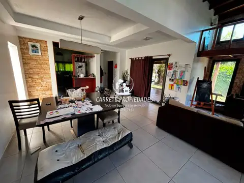 Casa en Venta con 2 cocheras