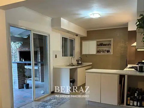 Casa en Venta con 3 cocheras