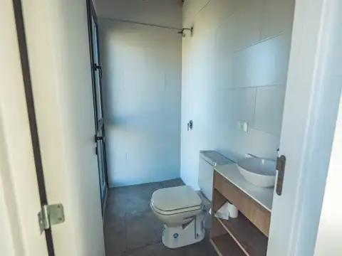 VENTA. APTO CREDITO. CASA LOTE PROPIO. TRES AMBIENTES. A ESTRENAR. SAN MARTÍN DE LOS ANDES